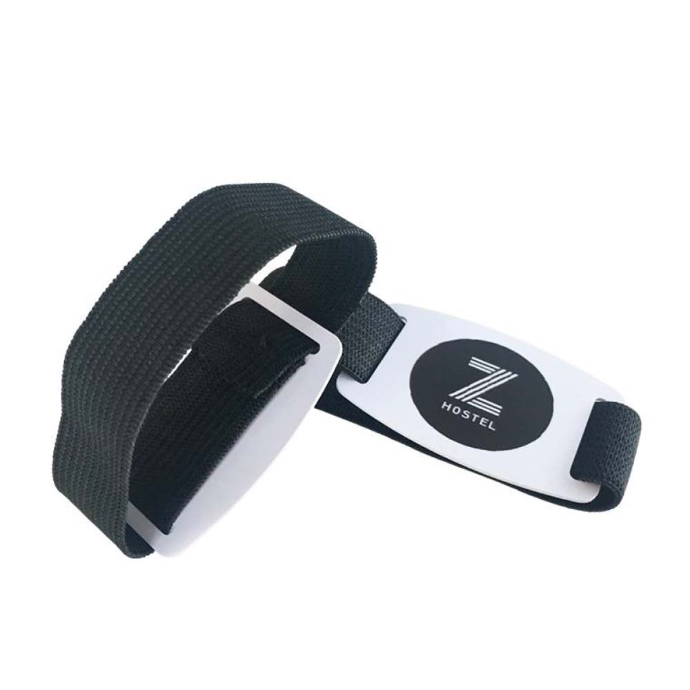 Pulsera elástica con tarjeta